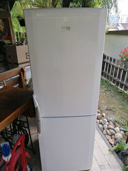 Lednice BEKO s mrazákem CSA 24022