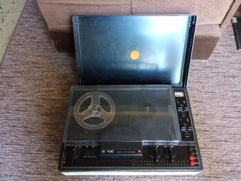 Magnetofon Tesla B700