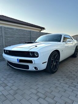 Dodge Challenger 5.7 Hemi Shaker