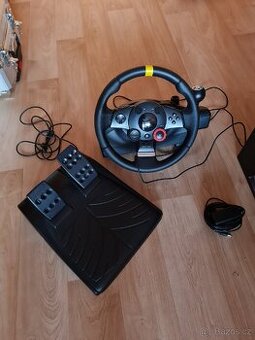 Herní volant Logitech Driving Force GT