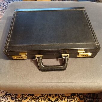 Kožený kódovací kufřík