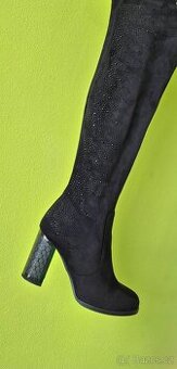 Elegantní semišové kozačky