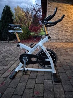 Cyklotrenažér (spinningové kolo)