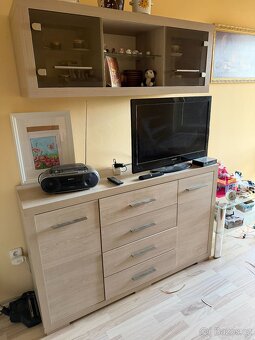 Rohová skřň, stolek, závěsná skříň, komoda