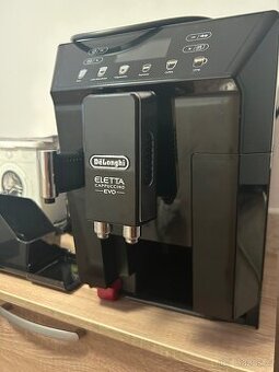 Automat na kávu DeLonghi ELETTA cappuccino EVO