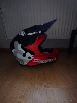 Motokrosová přilba a boty