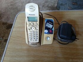 Set telefonů pevná  linka plus kabely