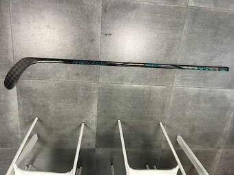 Hokejka Bauer Twitch SR, pravá, 77 flex, P92