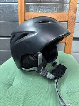 Lyžařské přilby - různé velikosti