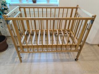 Dětská postýlka pro nejmenší - dřevěná klasika