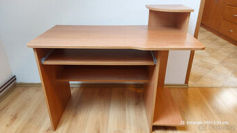 Počítačový stůl