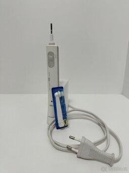 Elektrický zubní kartáček Braun