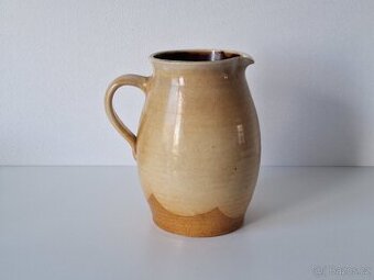 Keramický džbán