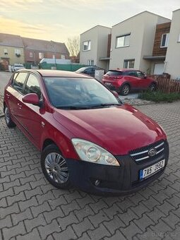 Kia Ceed 2007 1.6 benzín