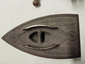 Předválečné reklamní krabičky, láhev, retro věci