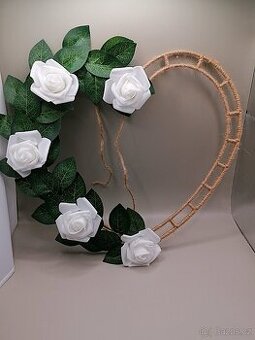 Velké srdce s pěnovými růžemi (Bílé)