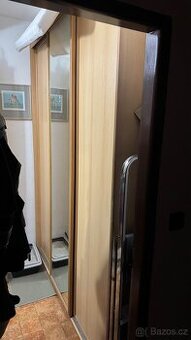 Šatní skříň 180cm