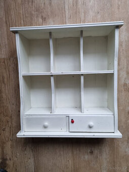 Polička se šuplíčky