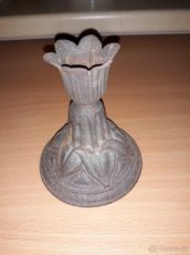 Stojan z petrolejové lampy