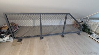 Kovové zábradlí se zkosením