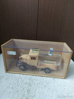 NOVÉ dřevěné auto se slivovicí