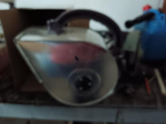 ruční mlýnek na břizolit