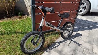 Yedoo Yootoo odrážedlo stříbrná barva