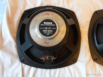 ARN 8604 basové reproduktory