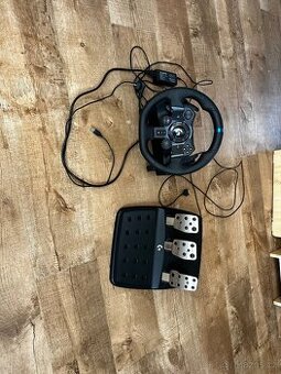 Herní volant s pedály