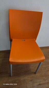 stohovatelné designové židle