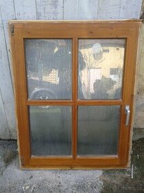 Dřevěné okno 99 x 125 cm - neprůhledné