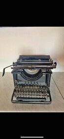 Starý psací stroj REMINGTON