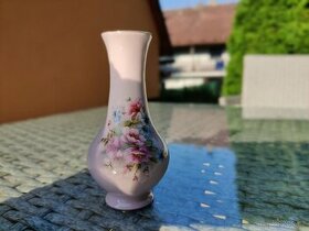 Vázička z růžového porcelánu,  výška 10 cm