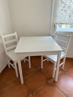 Jídelní set (stůl, židle)