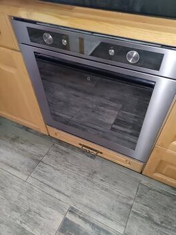Whirlpool vestavná trouba