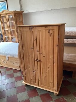 Dřevěná skříňka almárka borovice Masiv - 1