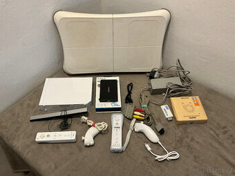 Nintendo Wii - 2 ovladače - 300GB HDD - Balance board
