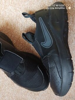 Tenisky černé zn."NIKE" vel."33.5"