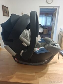 Cybex atom + základna