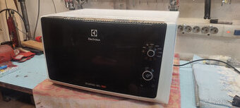 Elektrolux Mikrovlná trouba s grilem