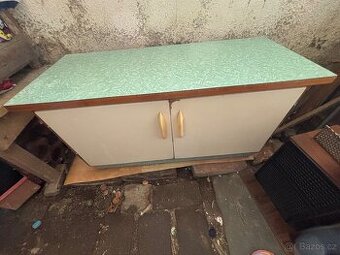 Retro skříňka s omyvatelnou deskou - 1