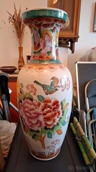 Váza s čínským motivem