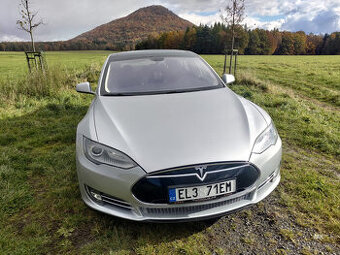 Tesla Model S P85 Signature (2013) výborný stav baterie