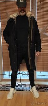 Dlouhá zimní parka s kapucí