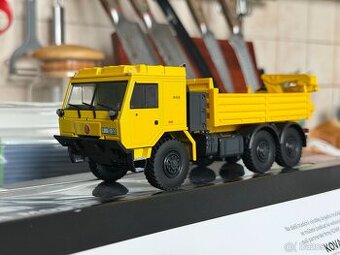 TATRA Force 6x6 valník s rukou prototyp