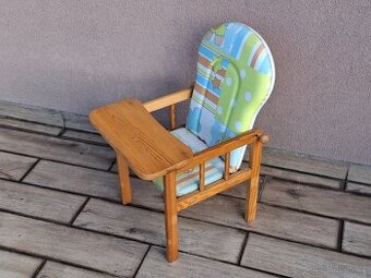 Stará dětská jídelní židlička
