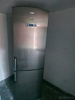 Vysoka lednice s mrazakem