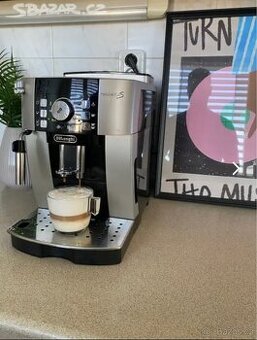 Kávovar delonghi Magnifica S ECAM