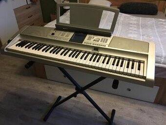 Klávesy Yamaha Portable Grand DGX 305 + stojan