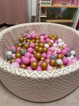 Suchý bazének s kuličkami